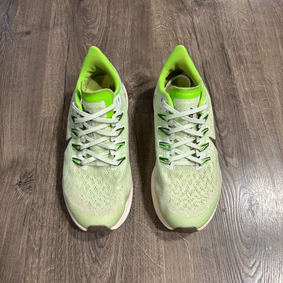 Nike Air Zoom Pegasus 36 Electric Green Sneakers Running Youth size 5 - Picture 2 of 9